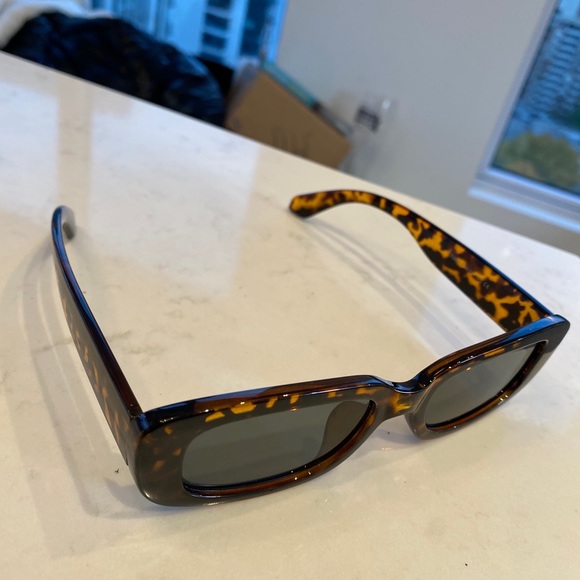 NEW Tortoise Shell design sunglasses - Picture 3 of 4